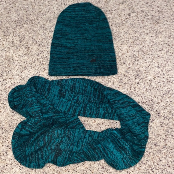 PINK stocking cap and scarf - Picture 3 of 3